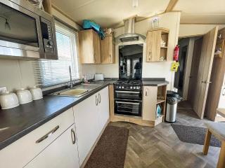 8 Berth Caravan For Hire At St Osyth Beach Holiday Park In Essex Ref 28013Fi - Clacton-on-Sea - 7
