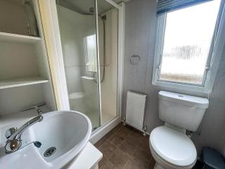 Cosy 8 Berth Caravan At Valley Farm Holiday Park In Essex Ref 46671V - Great Clacton - 3
