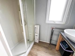Homely 8 Berth Caravan At Valley Farm Nearby Clacton-On-Sea Ref 46623V - Great Clacton - 3