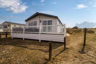 Beautiful 8 Berth Lodge For Hire At Kessingland Beach In Suffolk Ref 90012Td - Benacre - 0
