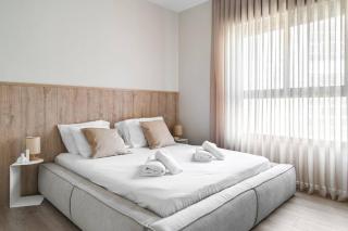 Modern JLM central 3BR Balcony Parking Mamad - 5