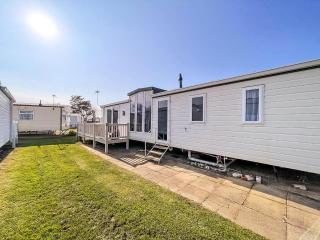 Lovely 6 Berth Caravan With Decking At California Cliffs In Scratby Ref 50048L - 4