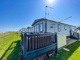 Stunning Caravan Full Sea Views At Broadland Sands Holiday Park Ref 20285Bs - Hopton on Sea - 0