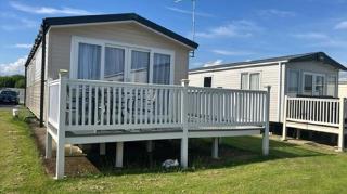 Caravan With Large Decking At Coopers Beach Holiday Park Ref 49012Sv - East Mersea - 0