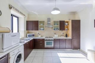 Beautiful 3 bed rm apartment close to sea and best of Sliema - 7