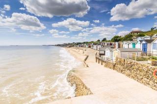 6 Berth Caravan With Decking At Naze Marine Holiday Park Ref 17071P - Walton-on-the-Naze - 3