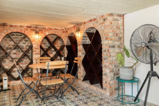 Solar-Power Green Point Village Retreat - 2