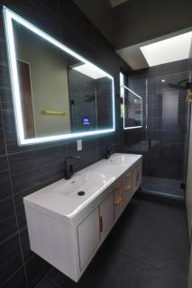Venice Pool Hot Tub BBQ Home Theater - 5