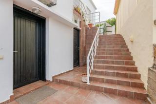 Beachfront Escape - Panoramic View and Spacious Terrace - 3