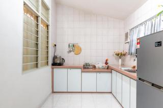 Nibong Tebal Beautiful Homestay Retreat with WiFi & Netflix - Nibung Tebal - 6