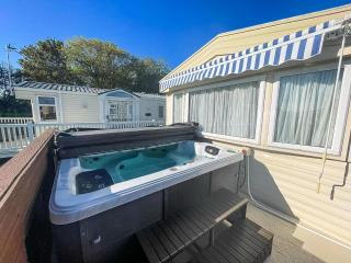 Fantastic 4 Berth Caravan In Skegness With Private Hot Tub Ref 96023H - Skegness - 7