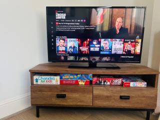 Waterside Stay- 3 Bed House- Sleeps 5- Parking- Fast Wifi - 6