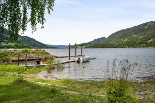 Hytte med fin natur - 0