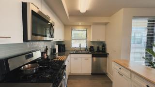 Private Room with Pool & Gym Access Near Old Town - 4