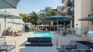 Private Room with Pool & Gym Access Near Old Town - 1