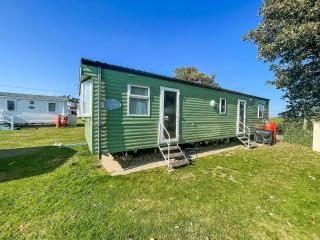 Brilliant 10 Berth Caravan At Valley Farm Holiday Park, Essex Ref 46443V - Great Clacton - 0