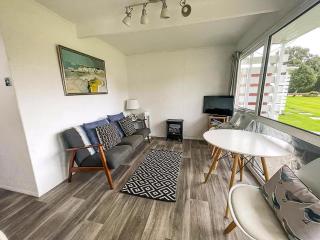 Lovely 4 Berth Chalet At Cedar Springs Park In Heacham, Norfolk Ref 92031Cs - Heacham - 2