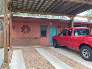 Big Red Cactus - Austin Accommodations - 7