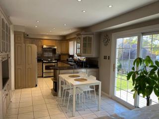 Comfort Rooms near Toronto Airport - Mississauga - 9