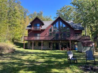 Welcome to Bear's Den Lodge - 0