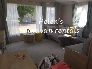 PET FREE family mobile Home sleeps 8 with large secured decking Sea wick holiday park - 5