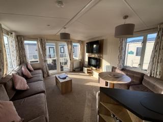 Palm Grove 121 - Golden Palm Resort - Pet friendly, WiFi, close to beach and clubhouse - Meadow Lakes Caravan & Lodge Hire - Chapel Saint Leonards - 7