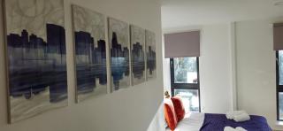 MPL Ensuites with kitchenettes Suites - Leeds City - Netflix & WIFI- First Direct & 02 Arena- LGI Hospital & Uni 5 Mins - Leeds - 9