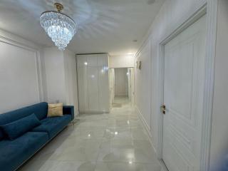 Modern Central Apartment - Baku - 3