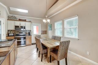 Orange Seahorse House KD682 - 2