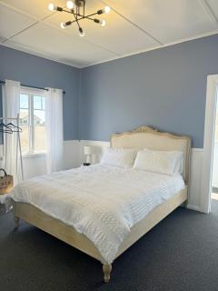 Penguin Paradise Beach House - Cooee - 2