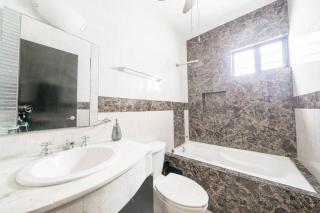 Caracol King Bed - 4 Bedroom home -w terrace at downtown Prime - Cancún - 1