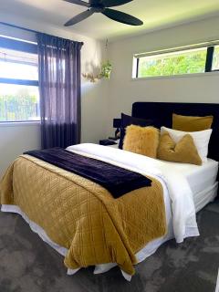 Private Papamoa Beach Paradise - 5