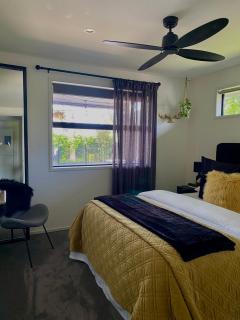 Private Papamoa Beach Paradise - 3