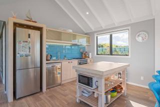 Lush Escape - Lake Taupo Holiday Home - Turangi - 1