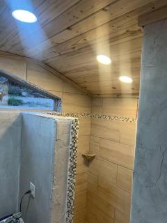 Tiny Cozy Cabin in Historic Upper Canyon - Ponderosa Heights - 2