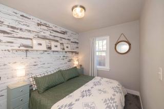 Charming Cozy Cottage with Hot Tub - Coeur d'Alene - 2