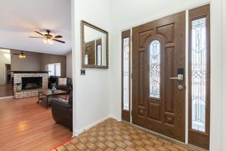 Fun 5 bedroom home by strip, pool, putting green, and games - Las Vegas - 2
