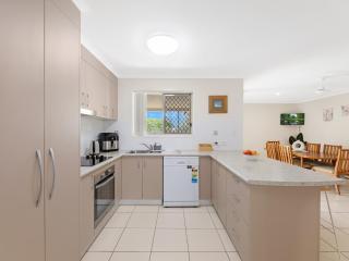 Spacious 4-Bed Home with Alfresco BBQ Area - Kawungan - 1