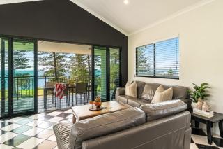Arcoola 1 - Overlooking Main Beach - Yamba - 4