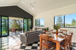 Arcoola 1 - Overlooking Main Beach - Yamba - 7