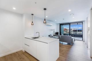 Stylish Apt with Balcony and Full Amenities - Auckland - 8