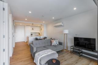 Stylish Apt with Balcony and Full Amenities - Auckland - 1