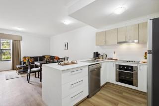 3BR Oasis Townhouse in Northbridge - Perth - 5