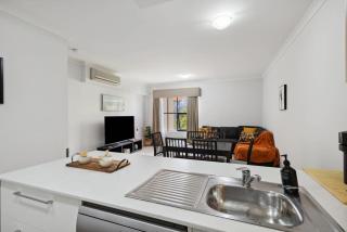 3BR Oasis Townhouse in Northbridge - Perth - 7