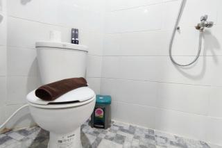 Comfortable and Modern 1BR without Living Room at Amartha View Apartment By Travelio - Semarang - 9