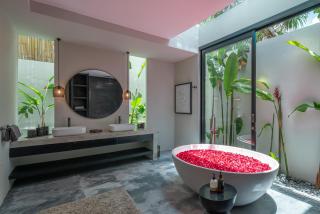 Villa Prana - High End Boutique Style Interior Design 5 BR Villa - Canggu - 4