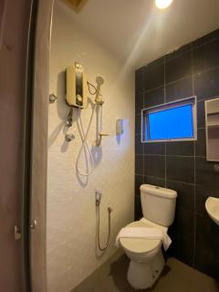 Royal Hotel by MRVJ Business - Kuantan - 9