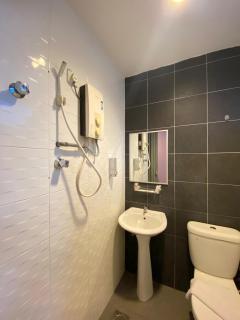 Royal Hotel by MRVJ Business - Kuantan - 6