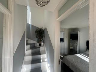 KS Bromley Apartments - 7