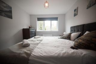 Modern 3BR Escape in Stonehouse - Sleeps 6 - Parking - 6